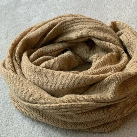 15% Wool H&M infinity scarf - Picture 1 of 9